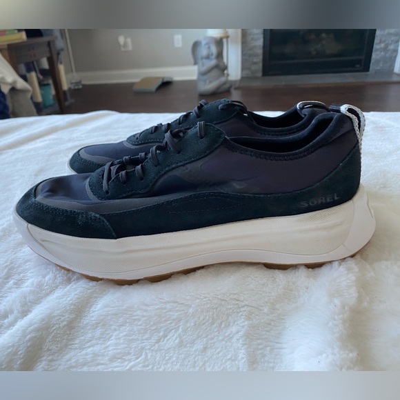 Sorel Women’s Ona Low Sneakers in Black Suede with White Platform Bottom Size 10 - Picture 2 of 13